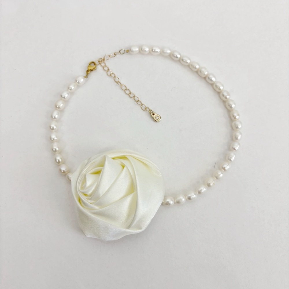 Casa Clara Ava Flower Choker in Ivory
